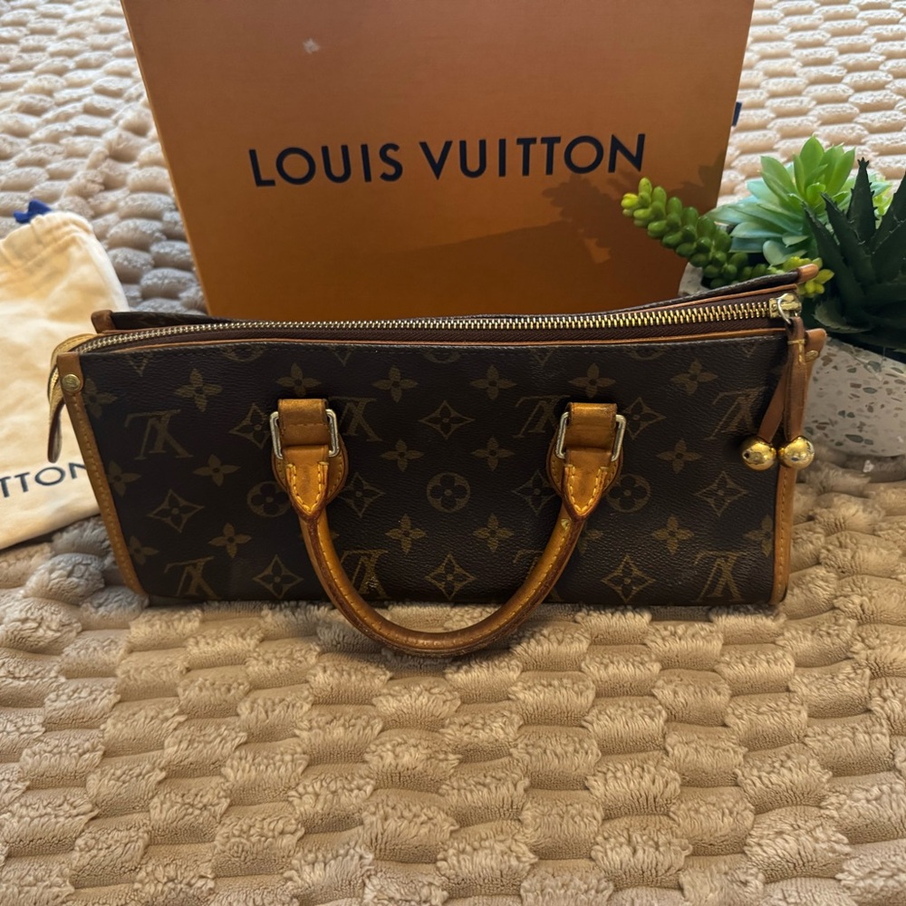 Louis Vuitton
Popincourt Handle Bag Monogram Canvas